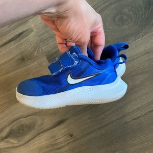 Nike Toddler Tennis Shoes Size 6